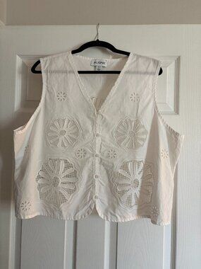 Aligne / Chloe Broderie Vest / White / 16/XXL